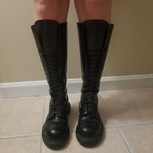 GRIPFAST 20 EYELET STEELTOE BOOT BLACK

UK 5/US 7